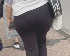 Gcolle PPV 879567 超下品な台形型のメガ尻！コブのように隆起した100センチ超えのワガママ爆尻で男を挑発！ 下品なパンツスーツ お姉さん編