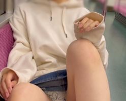 Gcolle PPV 992321 JD盗撮日記57 今回は秋らしい格好で登場!!ミニスカデニム激カワパーカーJDを電車内とトイレ内で撮影【※完全主観23分超撮影】 Gcolle PPV 992321 JD盗撮日記57 今回は秋らしい格好で登場!!ミニスカデニム激カワパーカーJDを電車内とトイレ内で撮影【※完全主観23分超撮影】